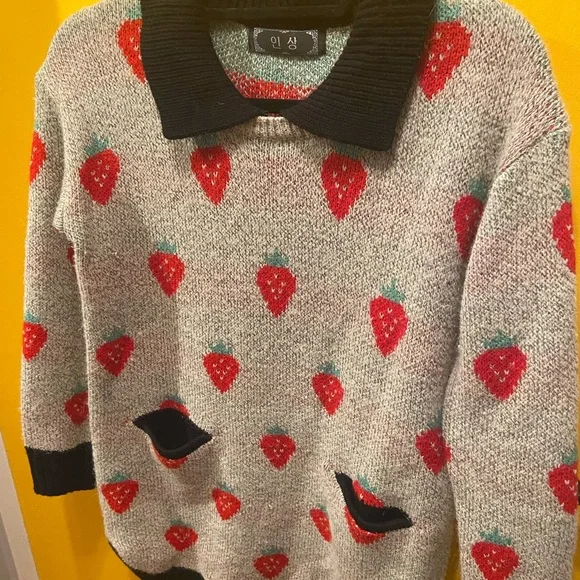 Strawberry Patterned Sweater - Picture 5 of 8